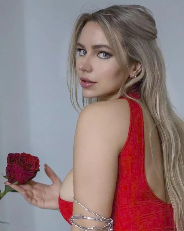 The Painter Who Conquered the Camera: Why Neringa Kriziute Is the Only Muse the Digital Age Actually Fears